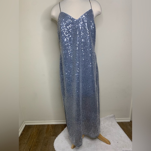 Silver Slip Dress with Spaghetti Straps for Cocktail Events - Picture 5 of 10